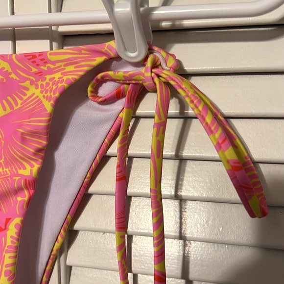 A Cute Bikini Bottom Size Small for this upcoming summer a day at the beach - Picture 2 of 9
